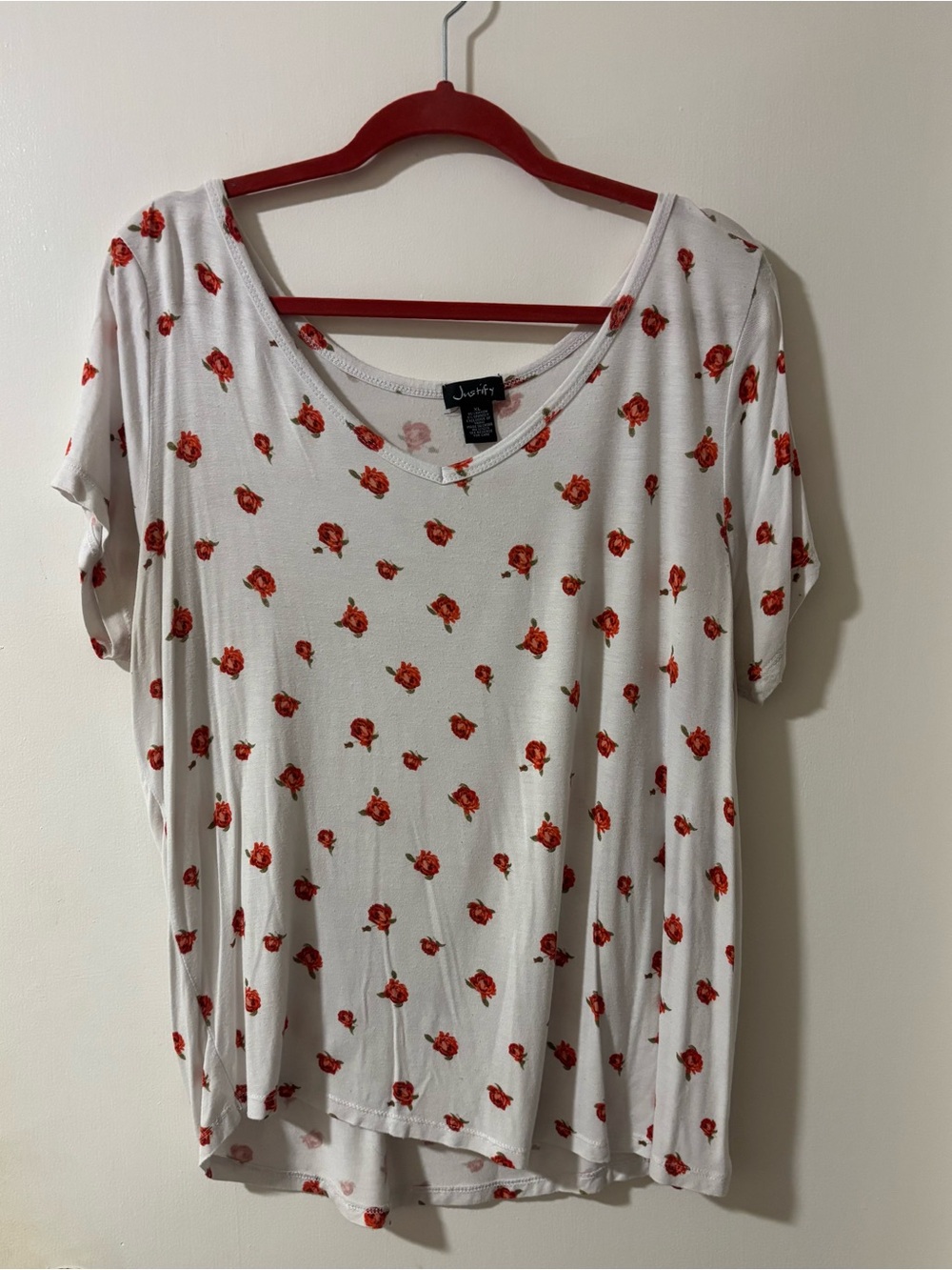 Justify Floral Print V-Neck Diagonal Hem Tee